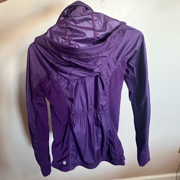 Brand new Purple Lululemon fitted raincoat - size 2 - Picture 5 of 6